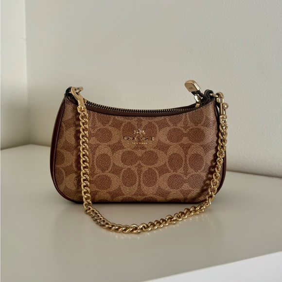 Teri small Coach purse - Picture 2 of 8